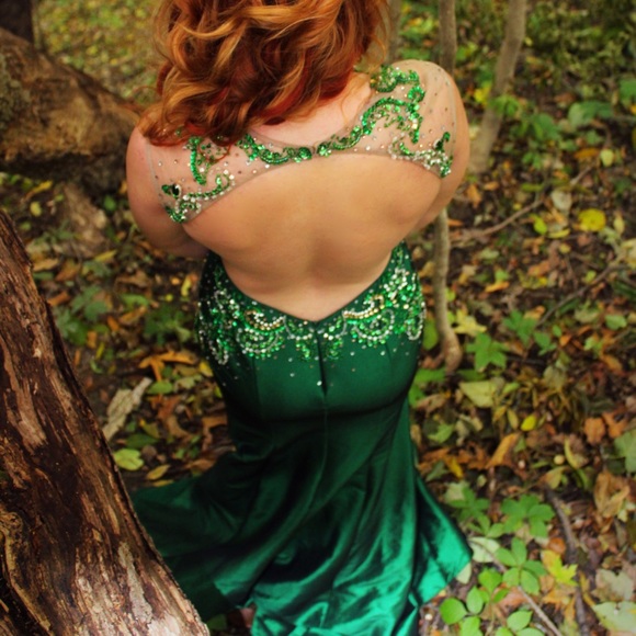 Elegant Emerald Green Pageant/Prom Dress - Picture 4 of 7